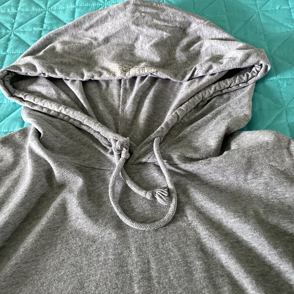 TNA long sleeve hooded tee - Picture 3 of 4